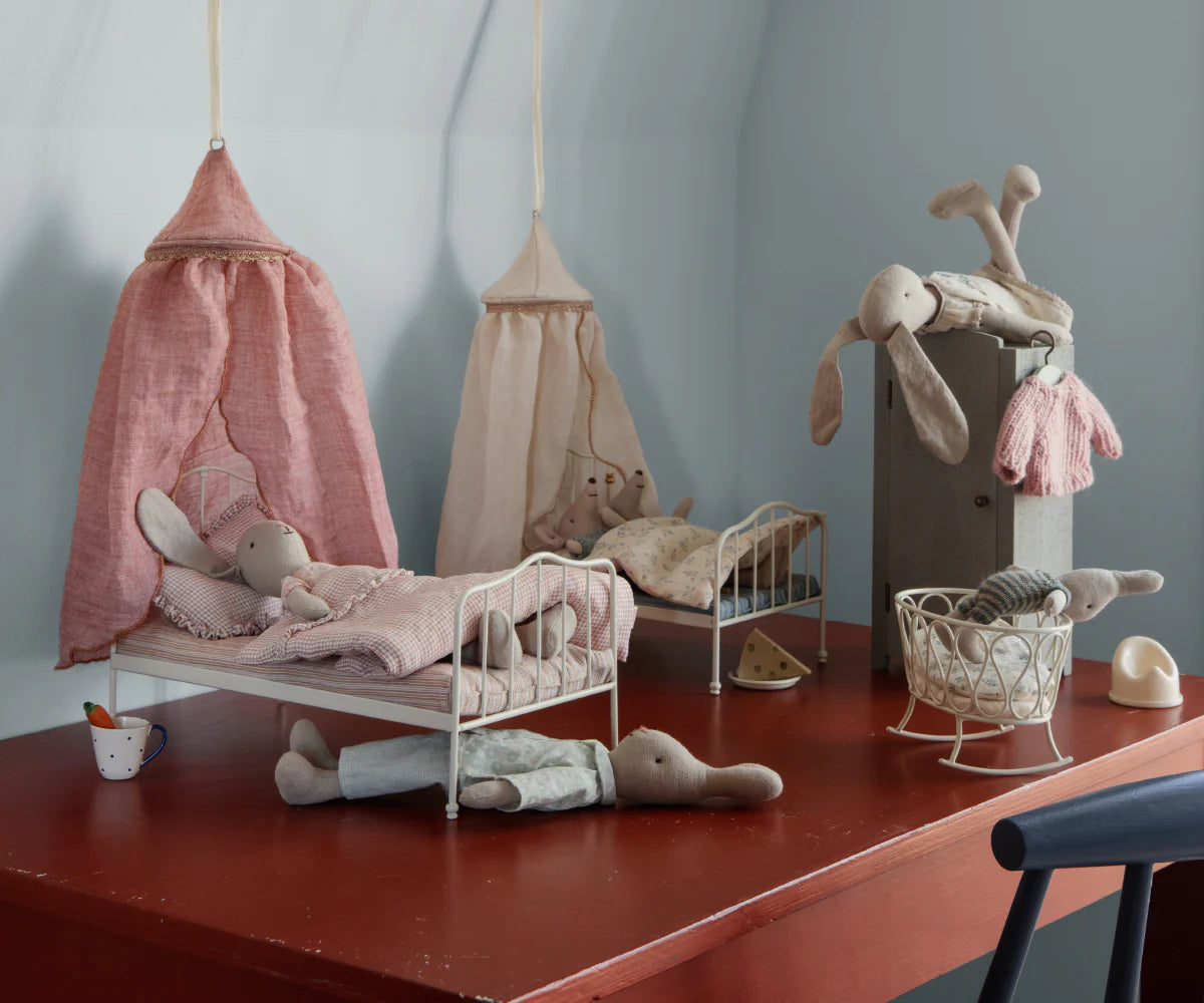 Miniature bed canopy - Rose