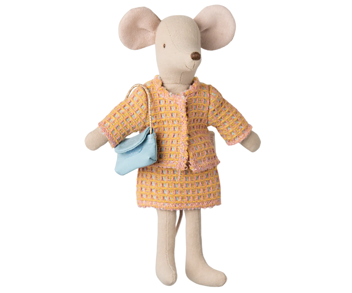 Suit, mum mouse