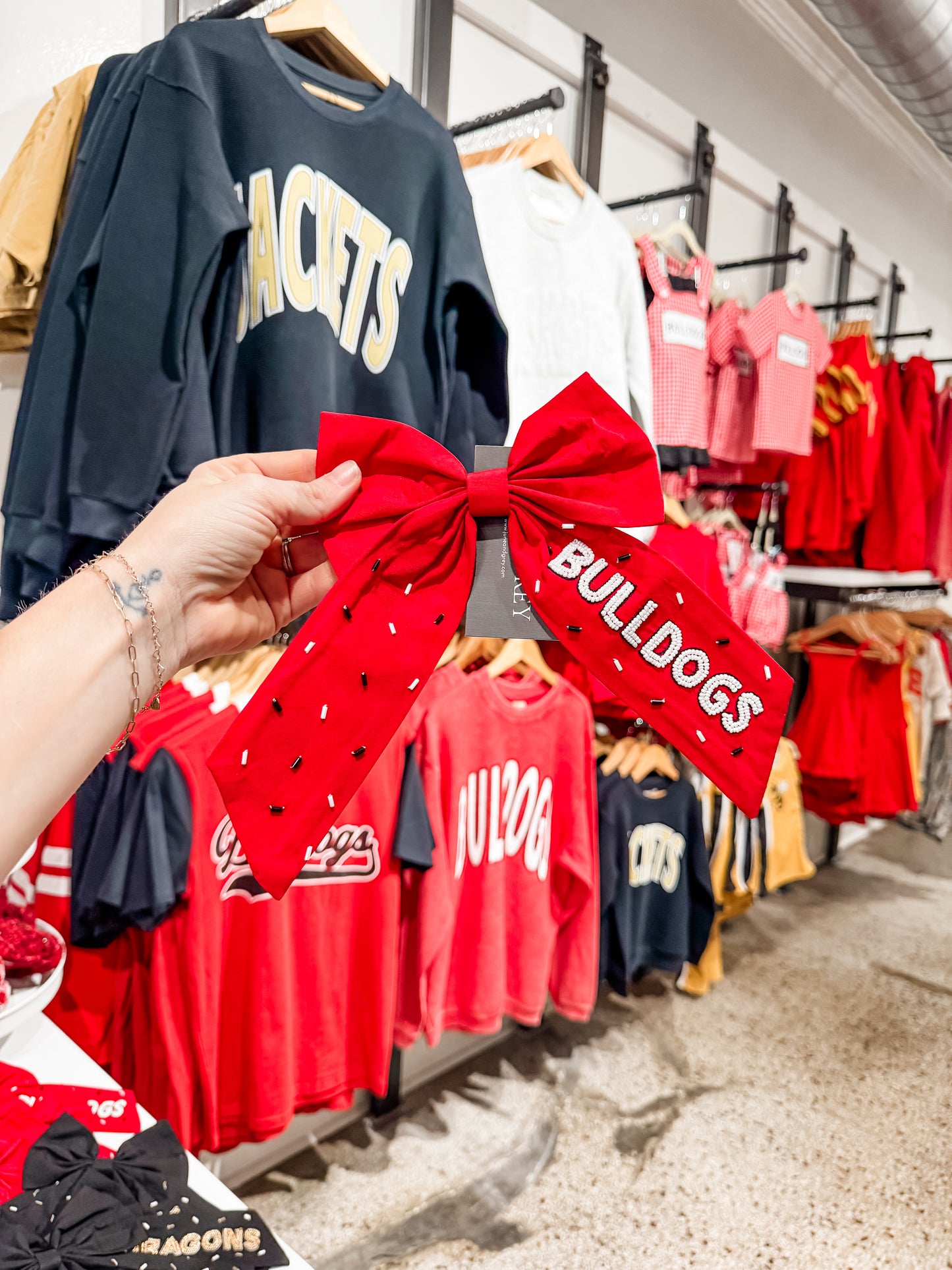 BULLDOGS Bow