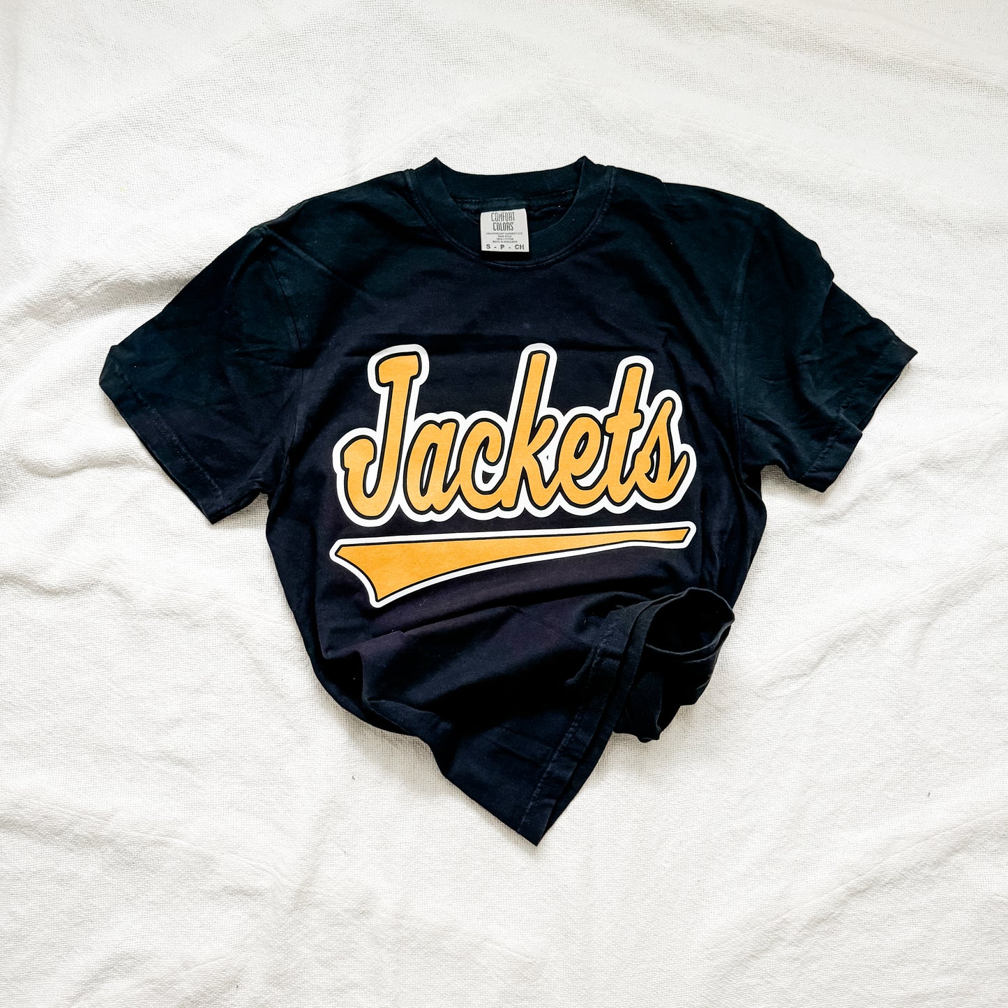 JACKETS cursive tee