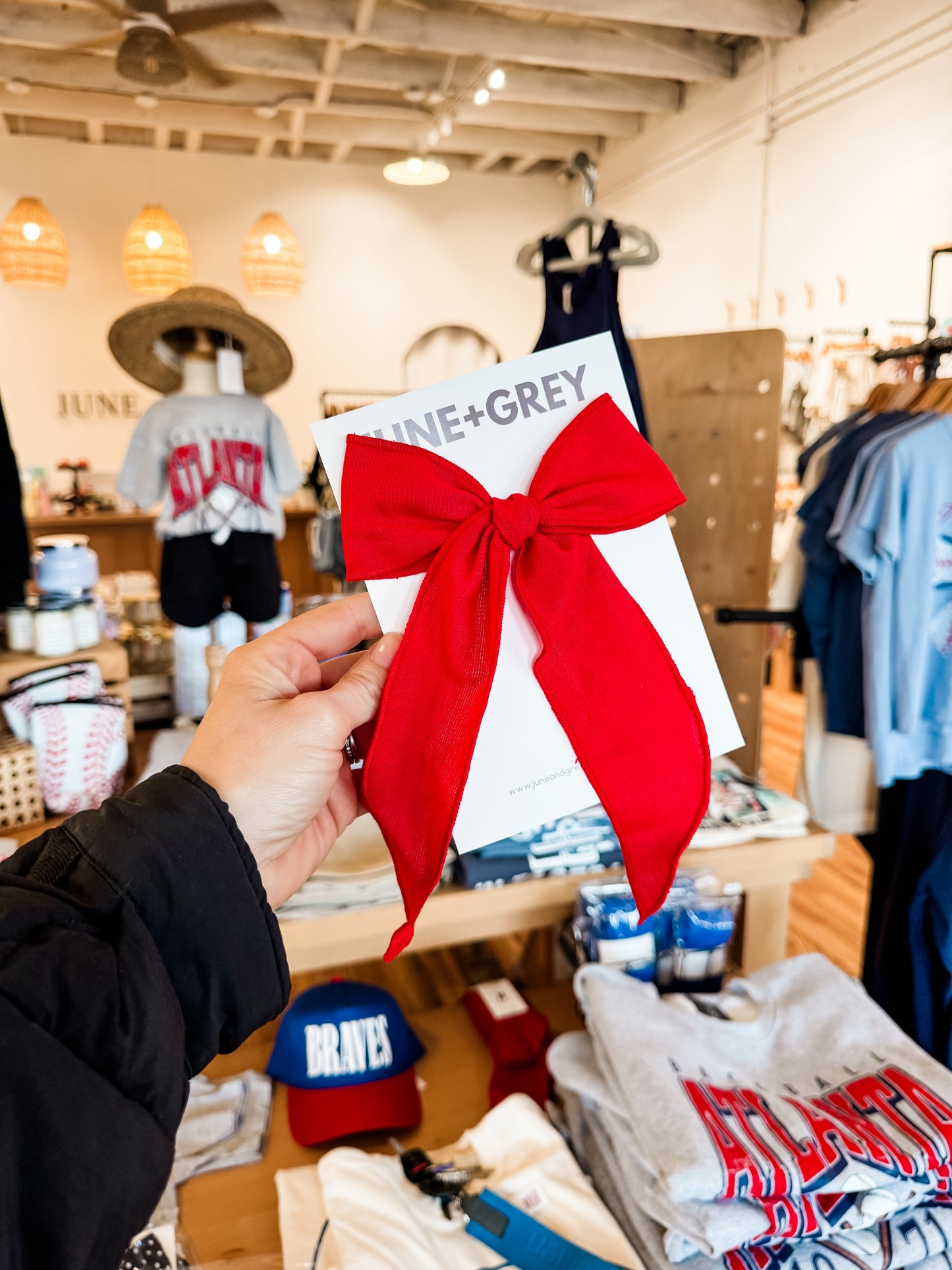 RED LINEN // FAY BOW