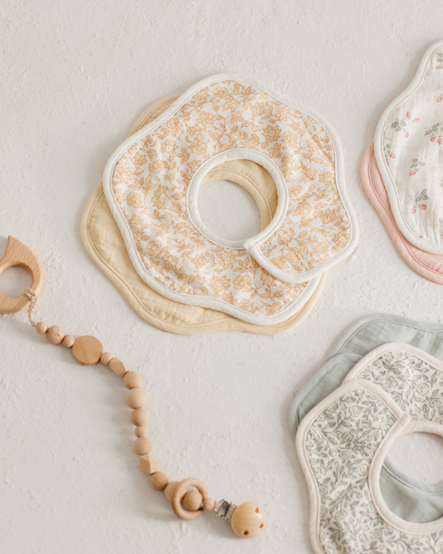FLOWER BIB, 2 PACK || DAHLIA, YELLOW