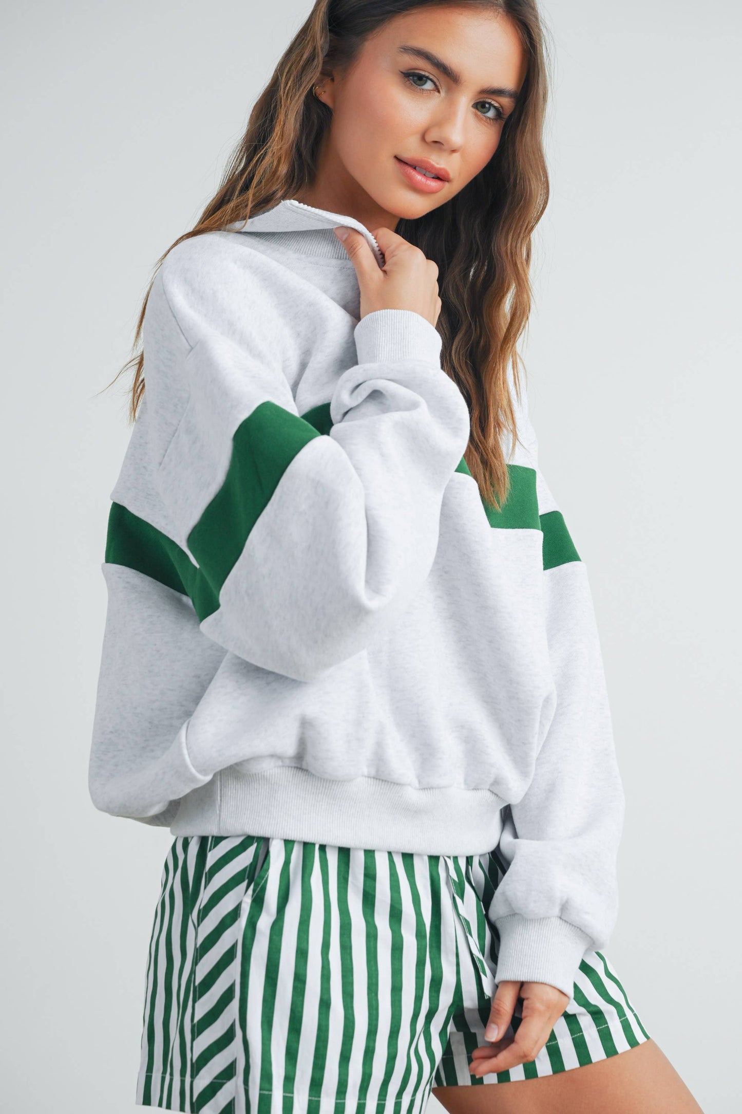BMT7535 - TWO-TONED HALF ZIP COLLAR SWEATSHIRT