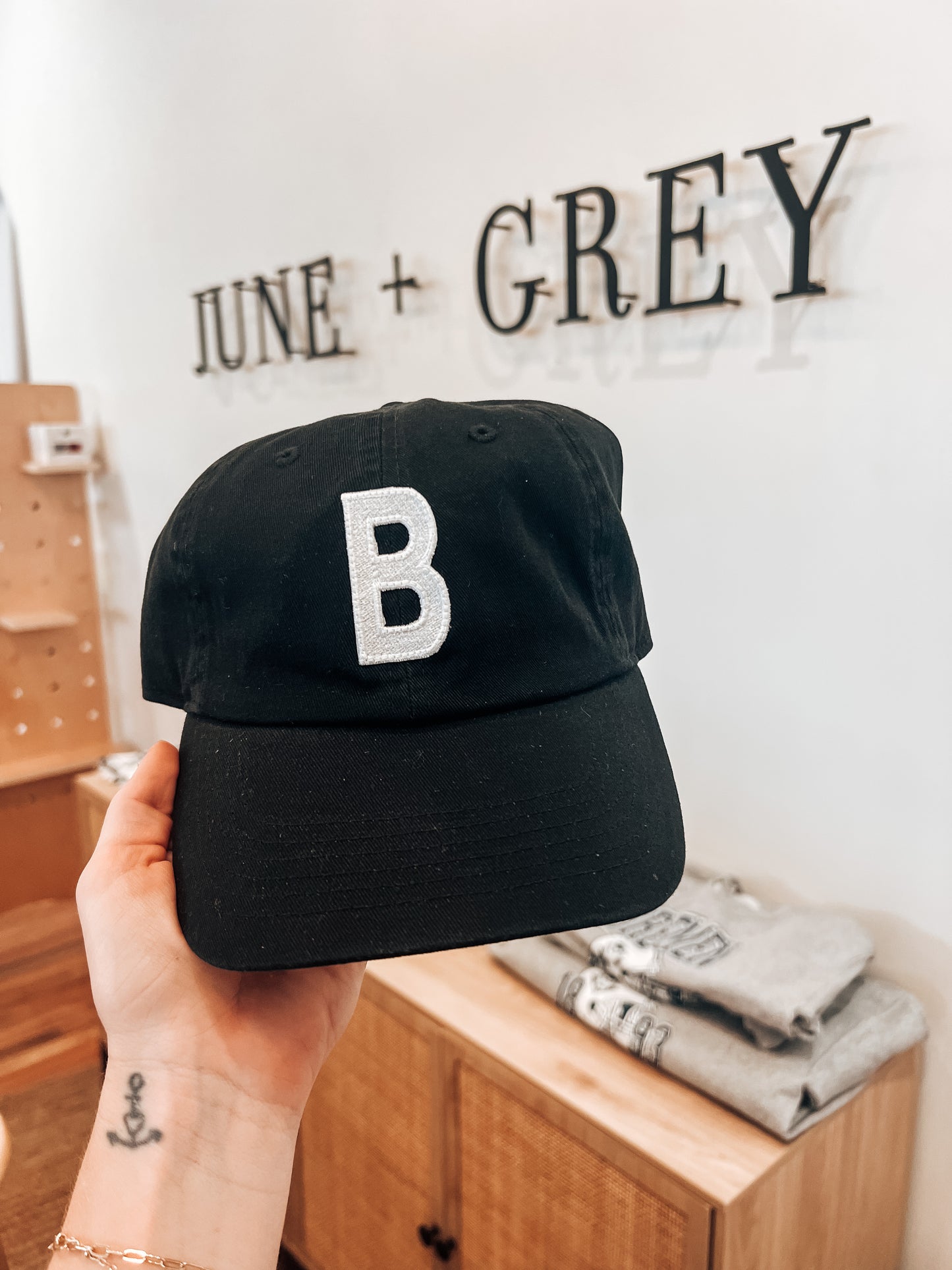 B / Black Baseball Hat