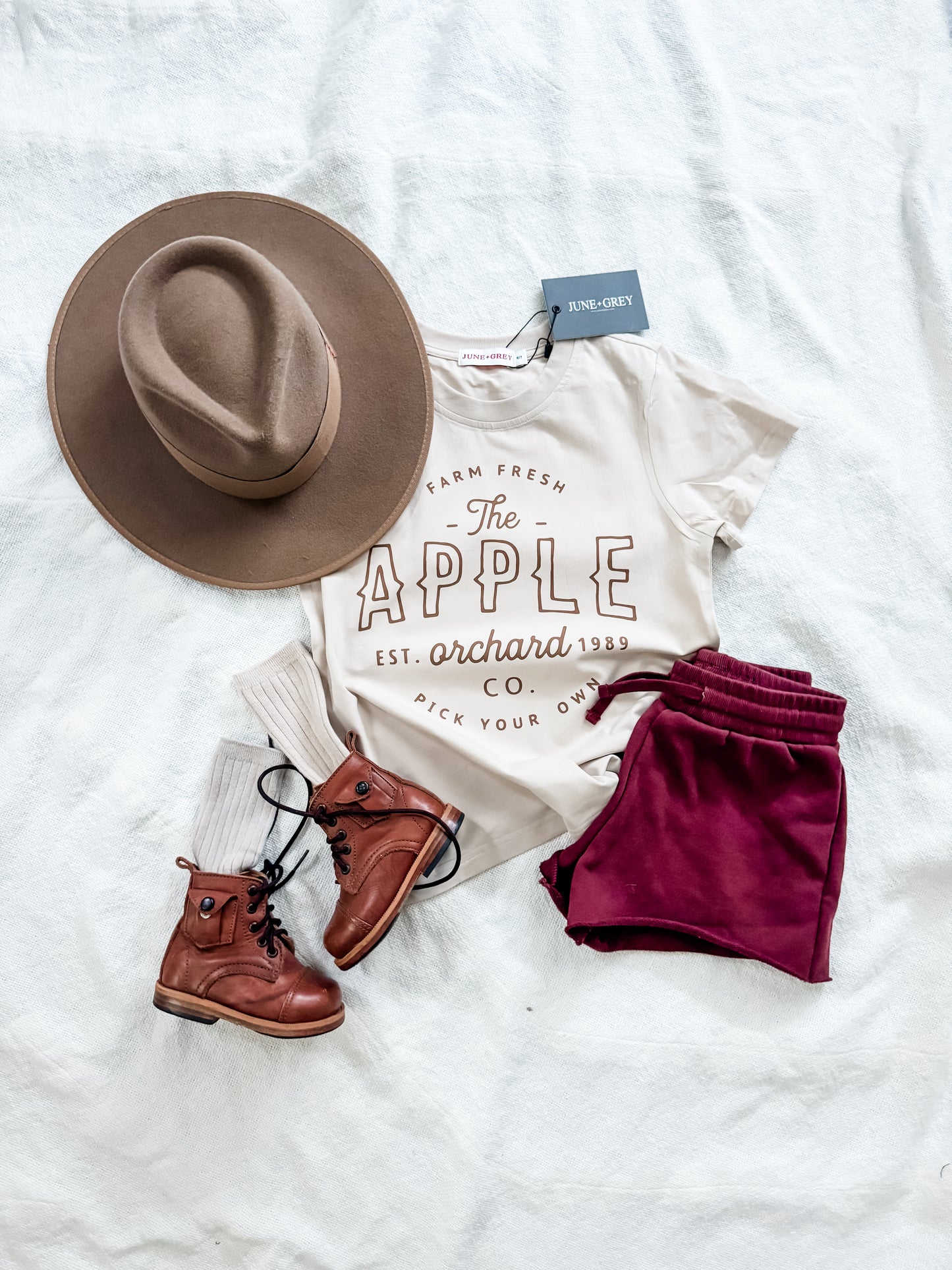 Apple orchard tee