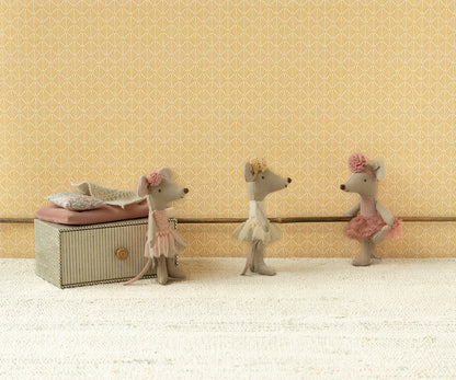 Dance mouse in daybed, little sister