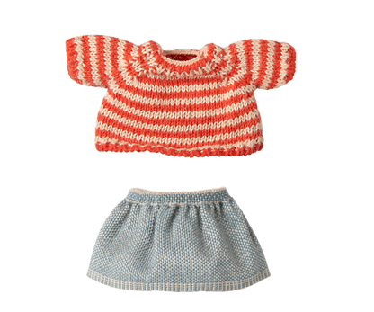 Knitted sweater and skirt, Big sister mouse