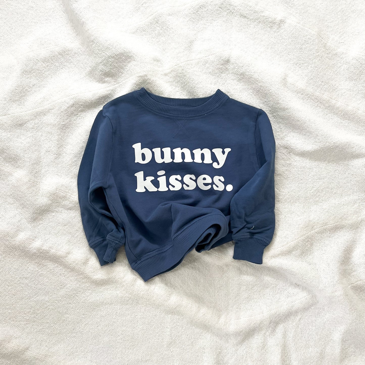 BUNNY KISSES sweatshirt (blue)