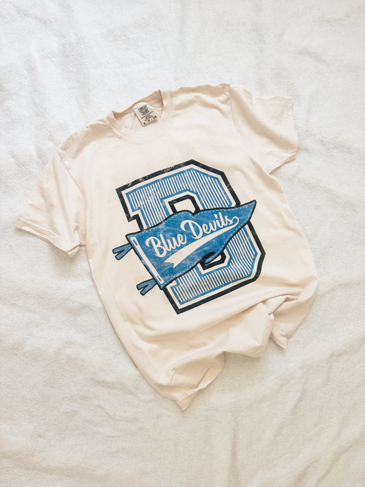 BLUE DEVILS B pennant tee