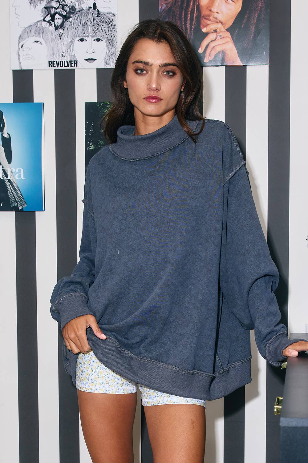 IT2594-3 Vintage Wash Print Oversized Sweatshirt