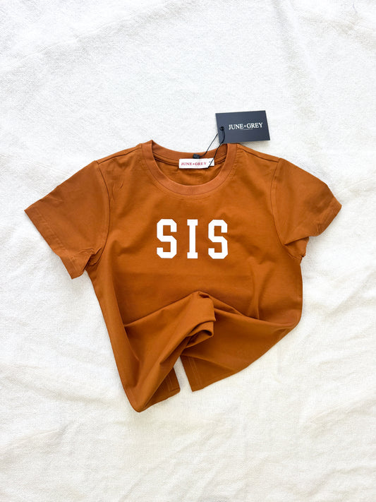 SIS tee (rust)