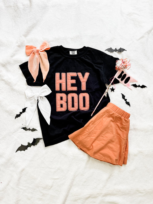 HEY BOO. tee
