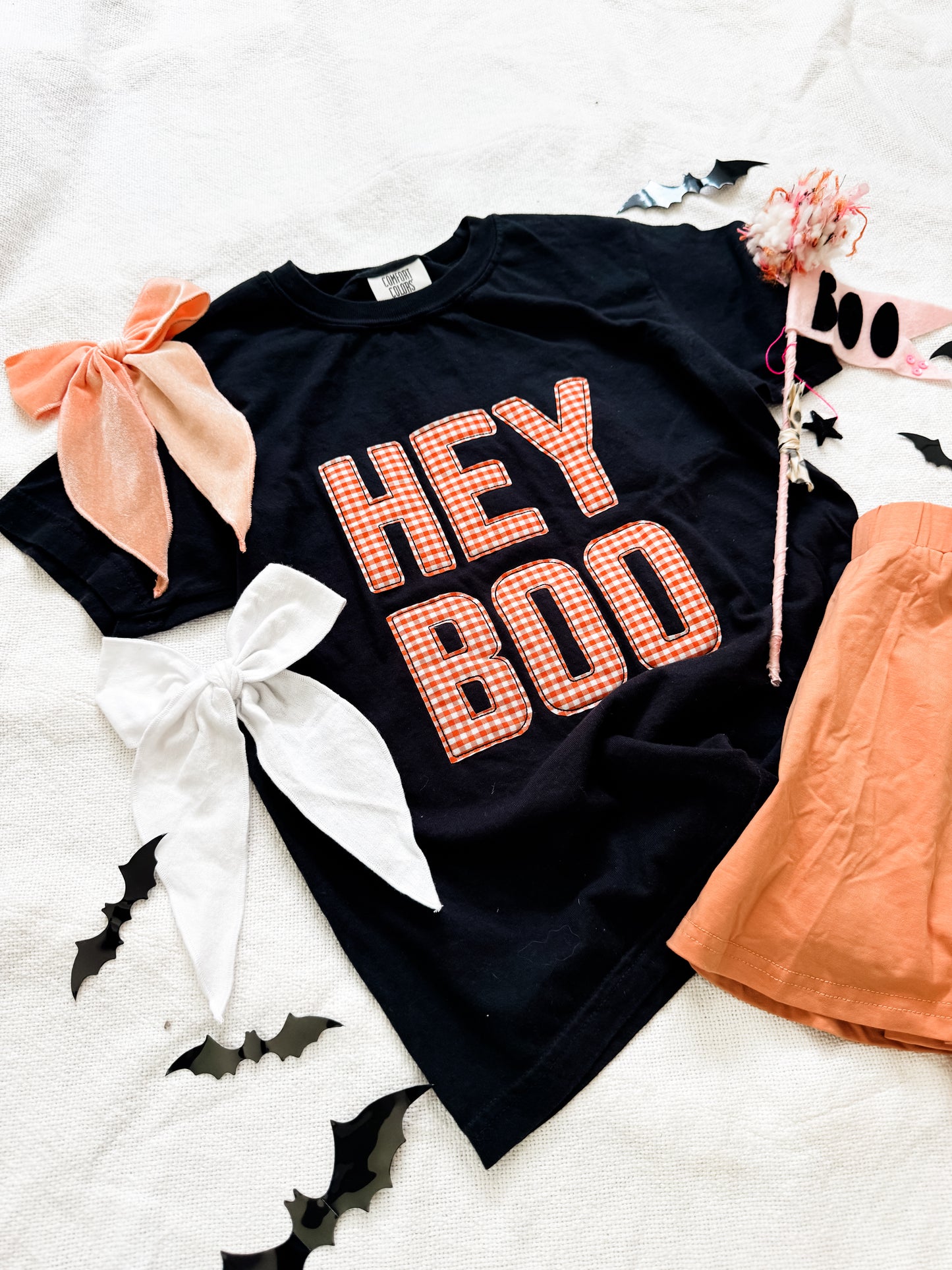 HEY BOO. tee