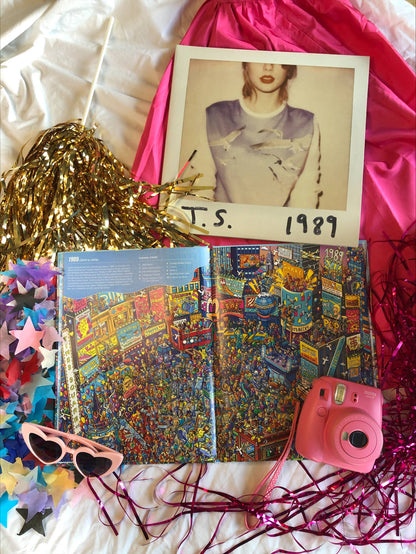Taylor Swift: Unofficial Search & Find Biographies