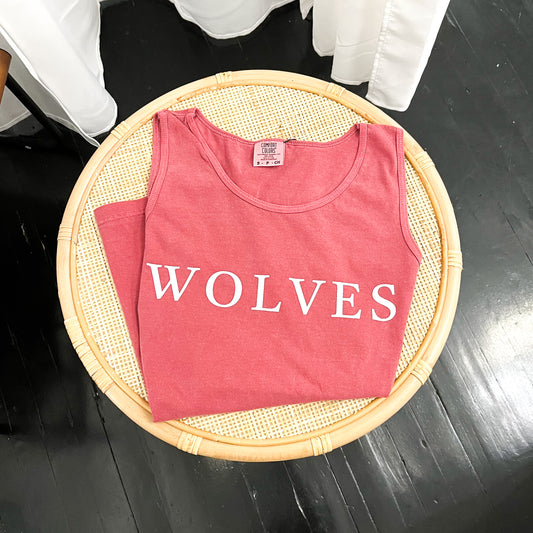 WOLVES tank (vintage red)