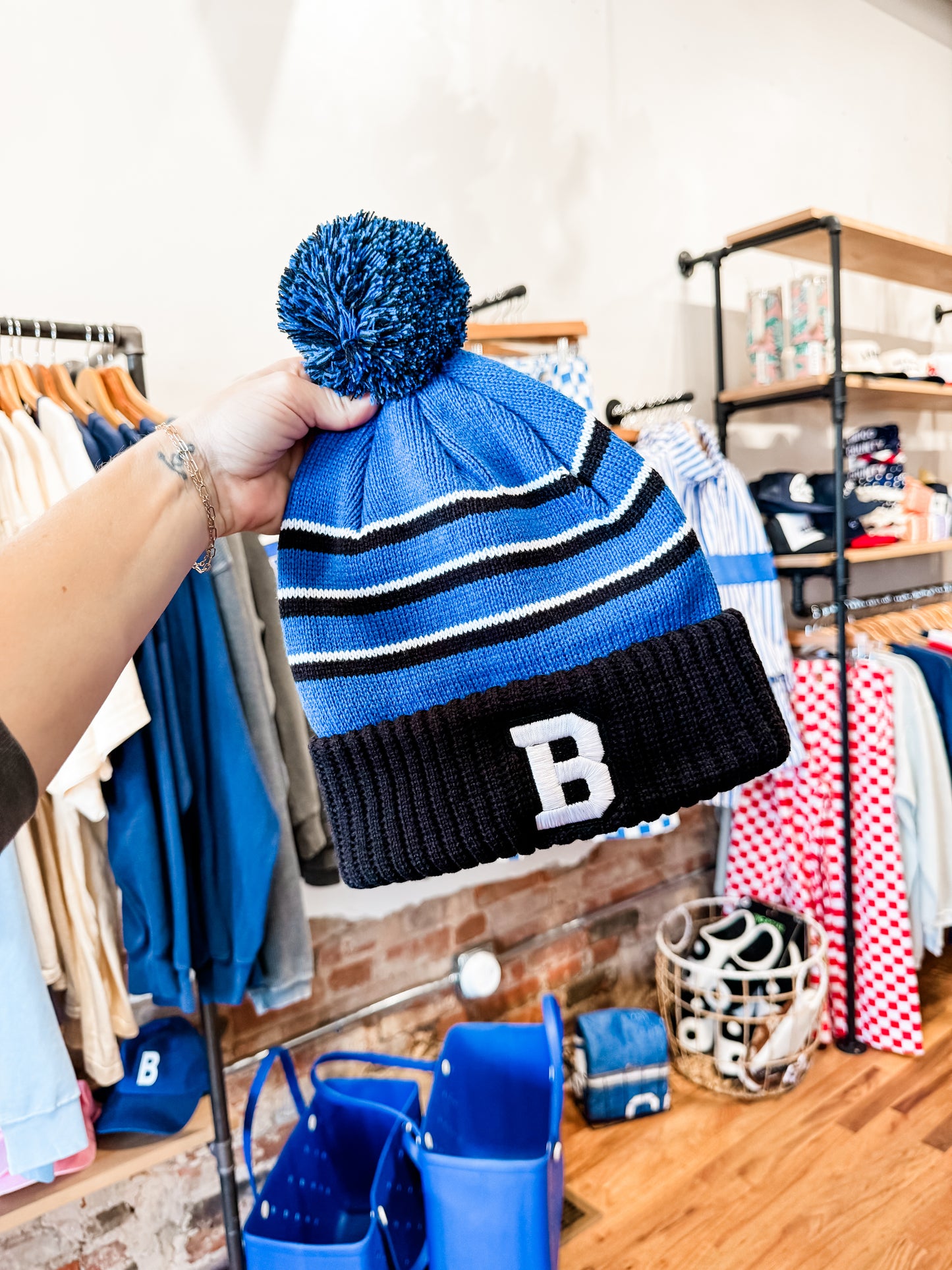 B pom beanie