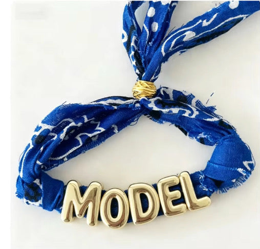 MODEL BANDANA BRACELETS