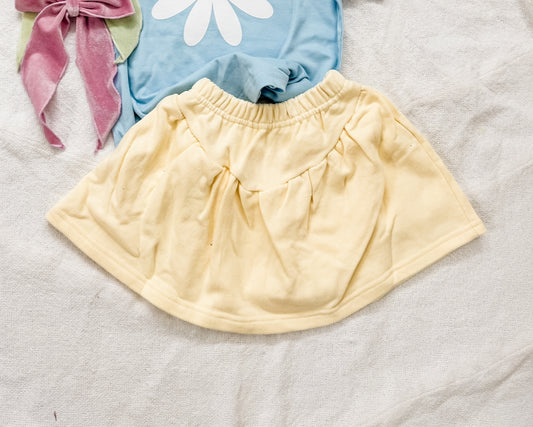 yellow skirt