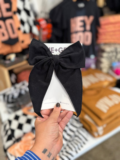 Black Linen // Fay Bow