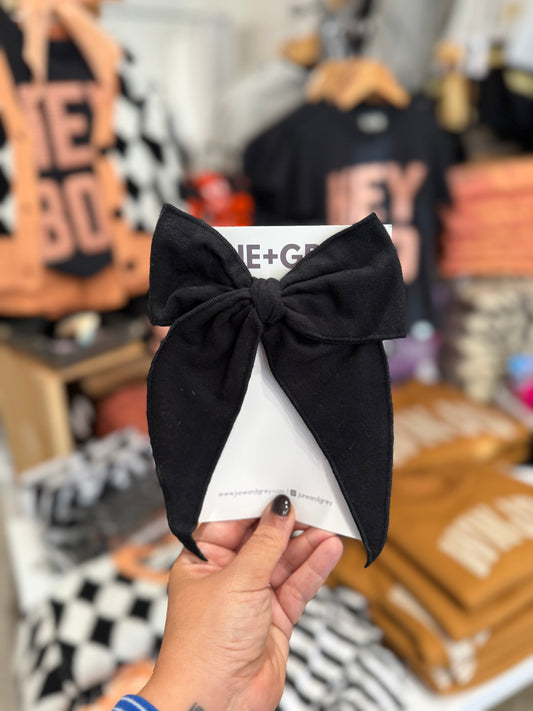 Black Linen // Fay Bow