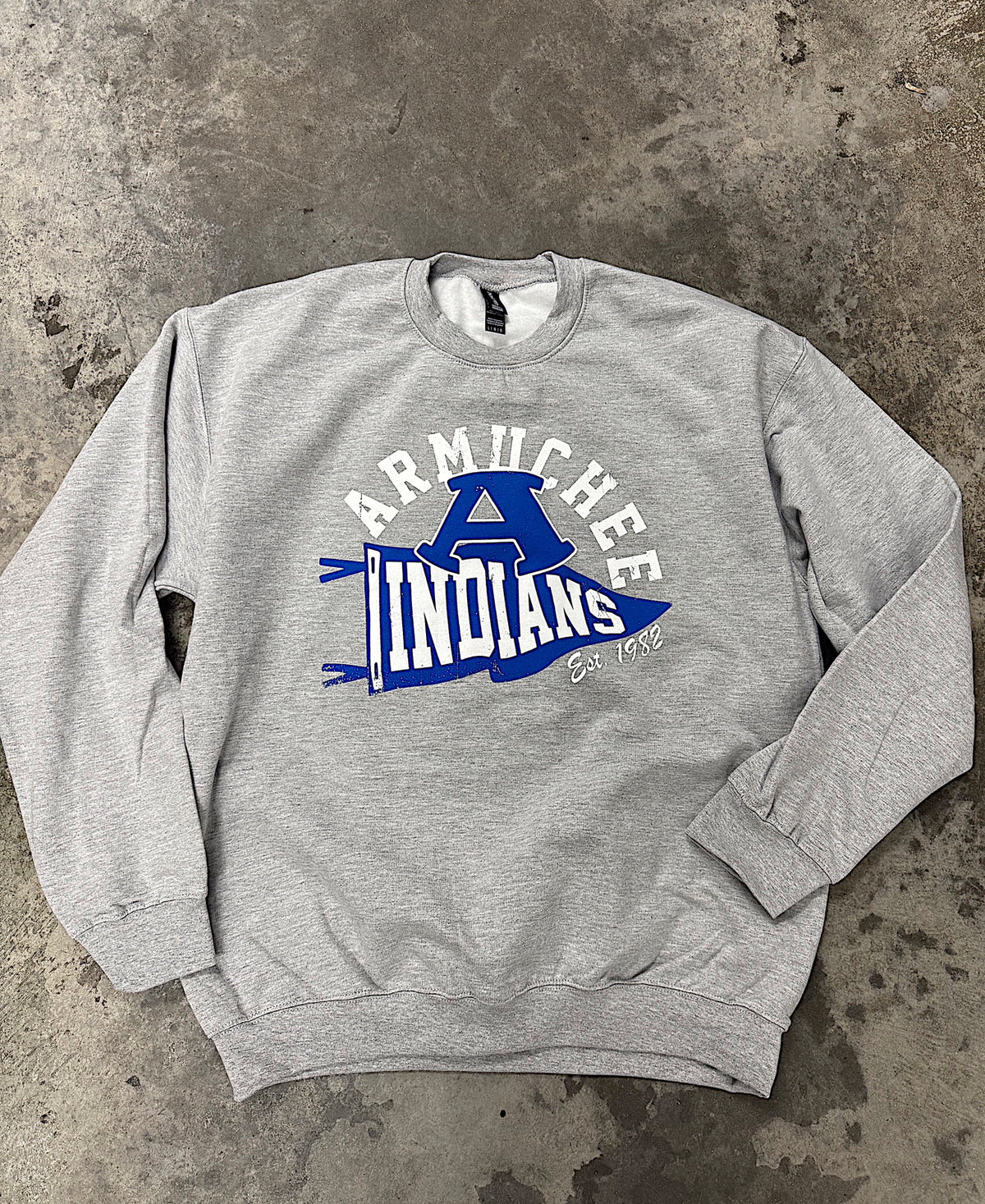 ARMUCHEE PENNANT FLAG CREWNECK