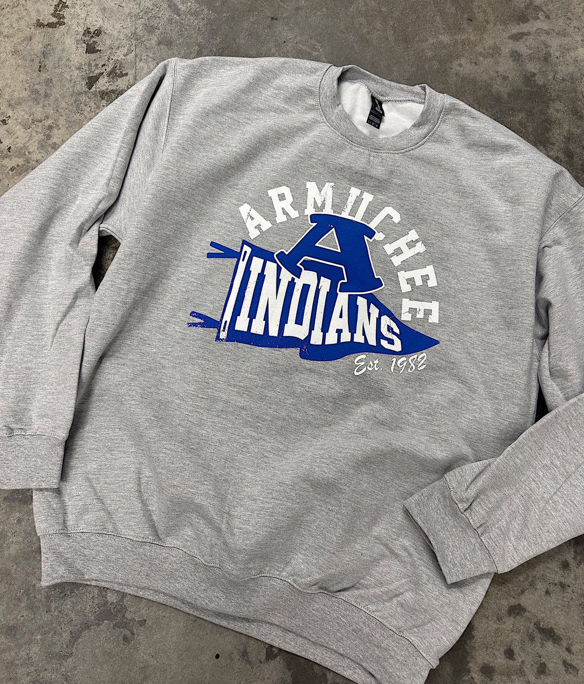 ARMUCHEE PENNANT FLAG CREWNECK