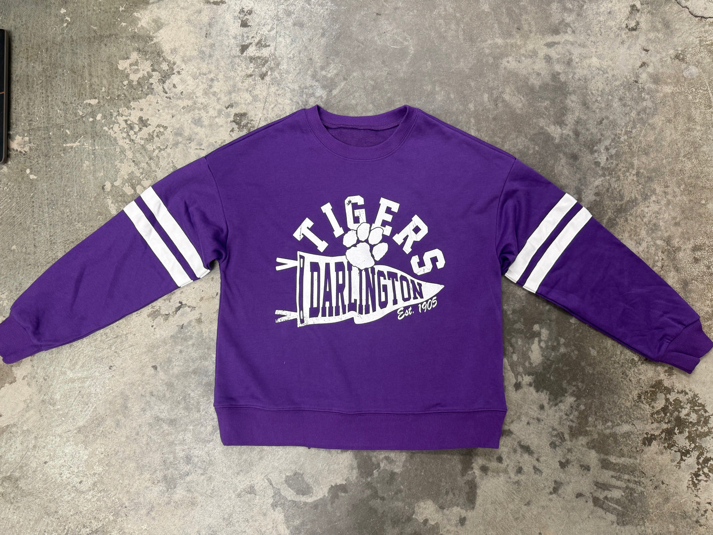 TIGERS PENNANT FLAG PULLOVER
