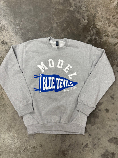 MODEL PENNANT FLAG CREWNECK