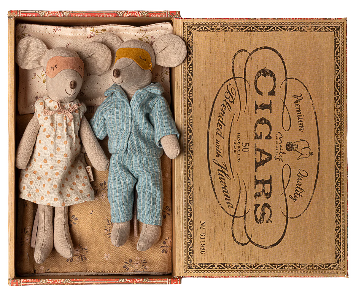 Mum & Dad in cigarbox