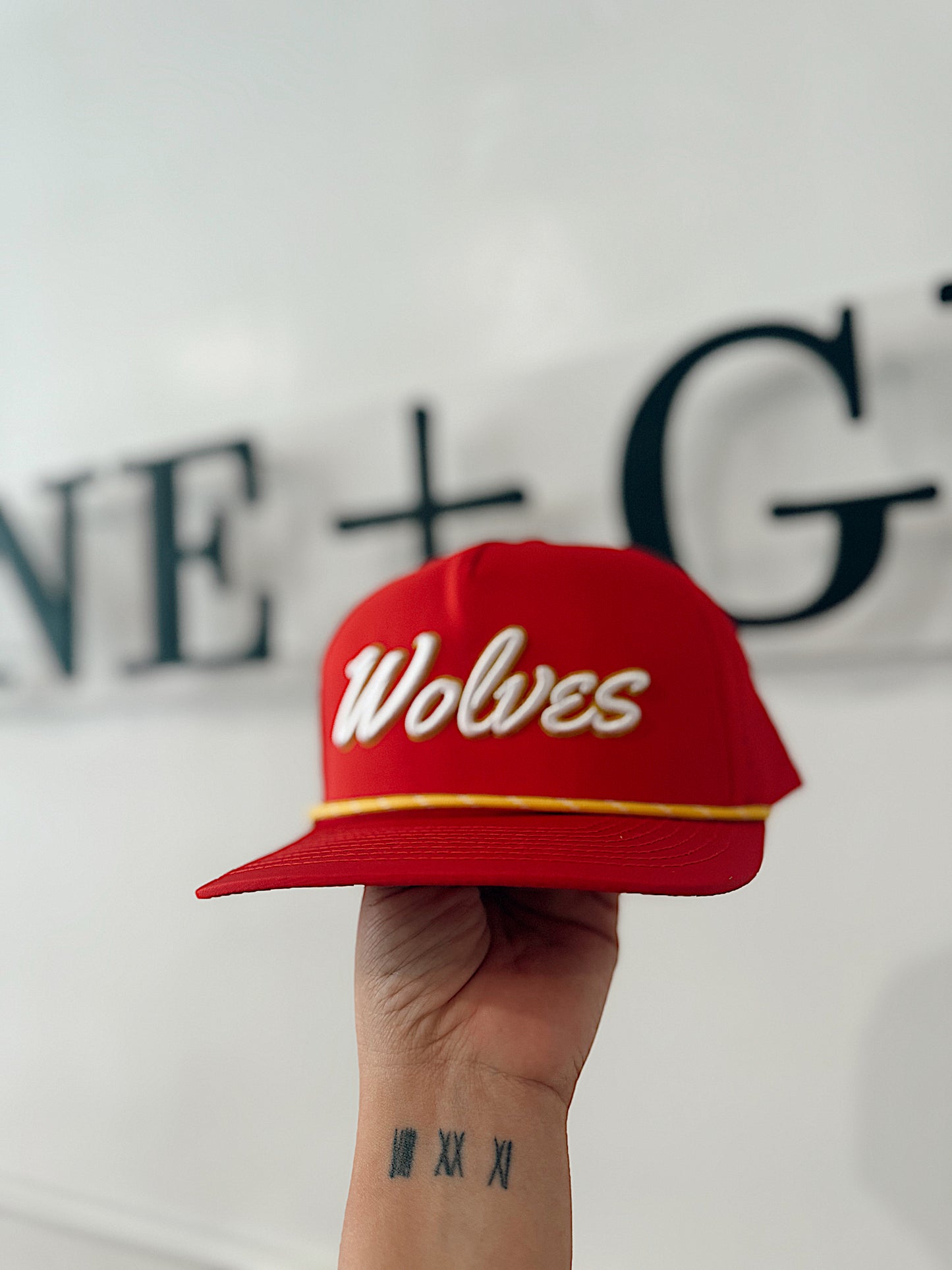 WOLVES RED ROPE HAT