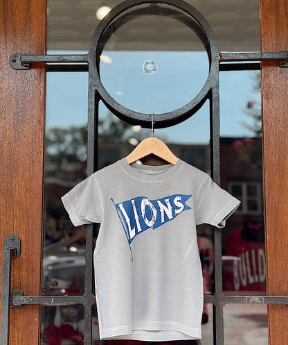 LIONS PENNANT FLAG TEE