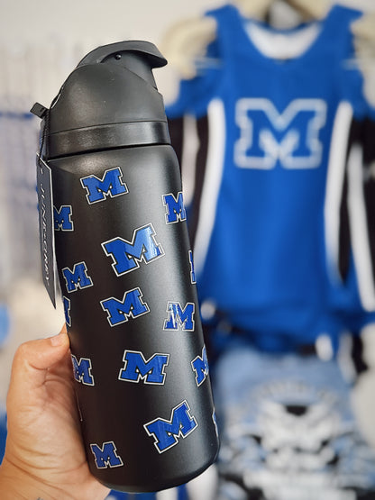 Model32oz water bottle