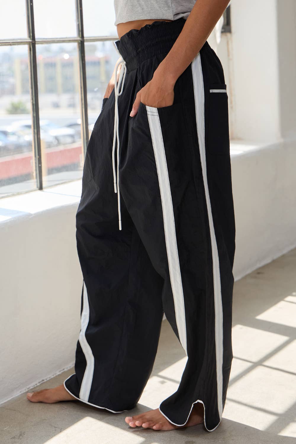 IP5540 Windbreaker Pants With Contrast Stripe