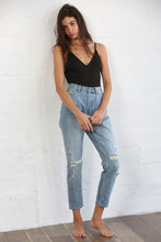 Load image into Gallery viewer, distressed high waisted jeans
